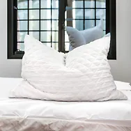 Zirbenkissen - mit rein Zirbensp&auml;ne gef&uuml;llt | 70x90cm | Au&szlig;enbezug: Polyester...